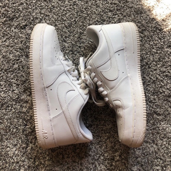 Af1 all white shoes - Picture 2 of 2
